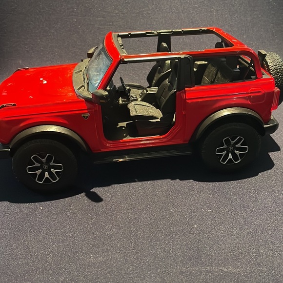 2021 Ford Bronco Badlands 1:18 scale die cast model Special Edition by Maisto - Picture 4 of 5